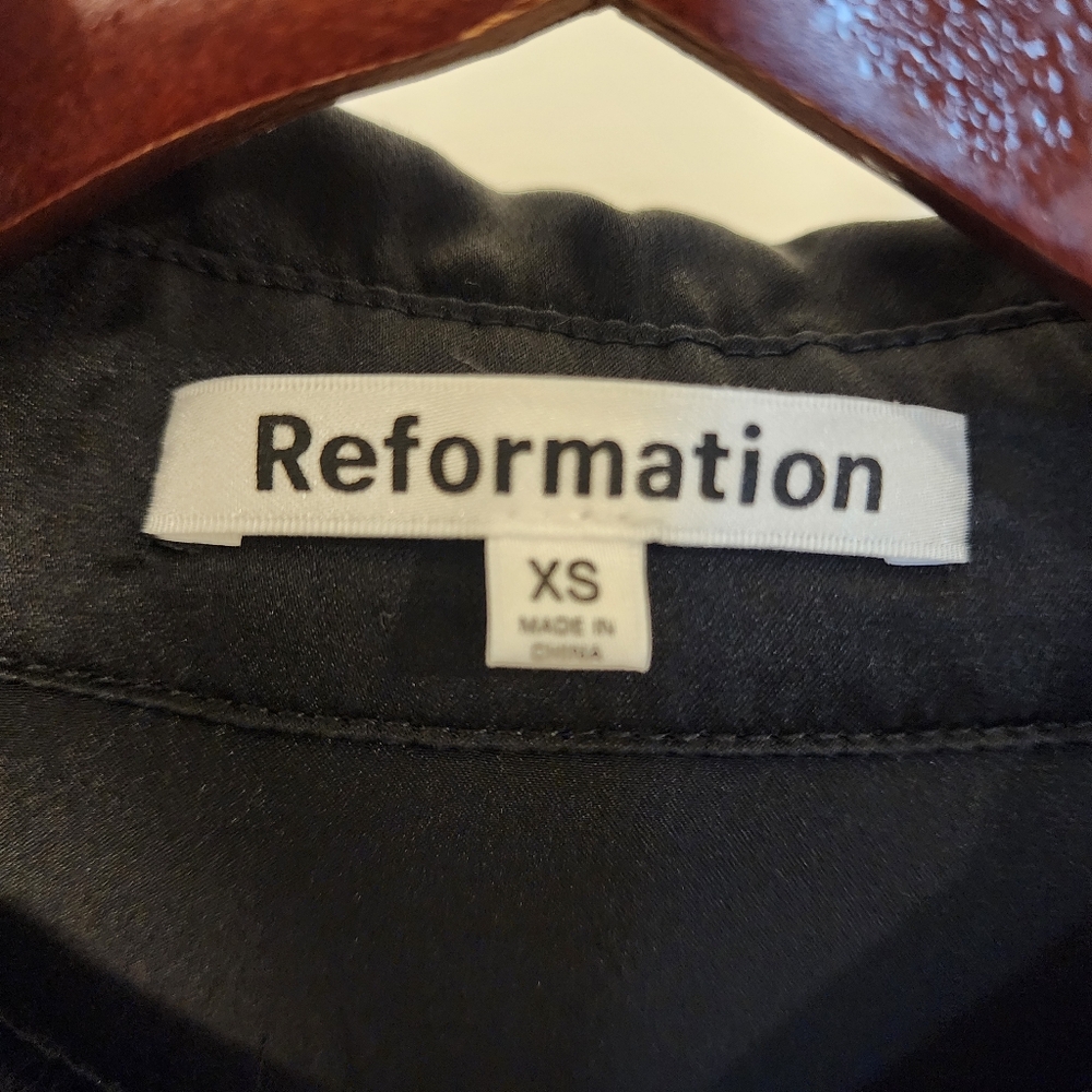 Reformation Women's Elegant 100%‎ Silk Black Shirt - Picture 4 of 9